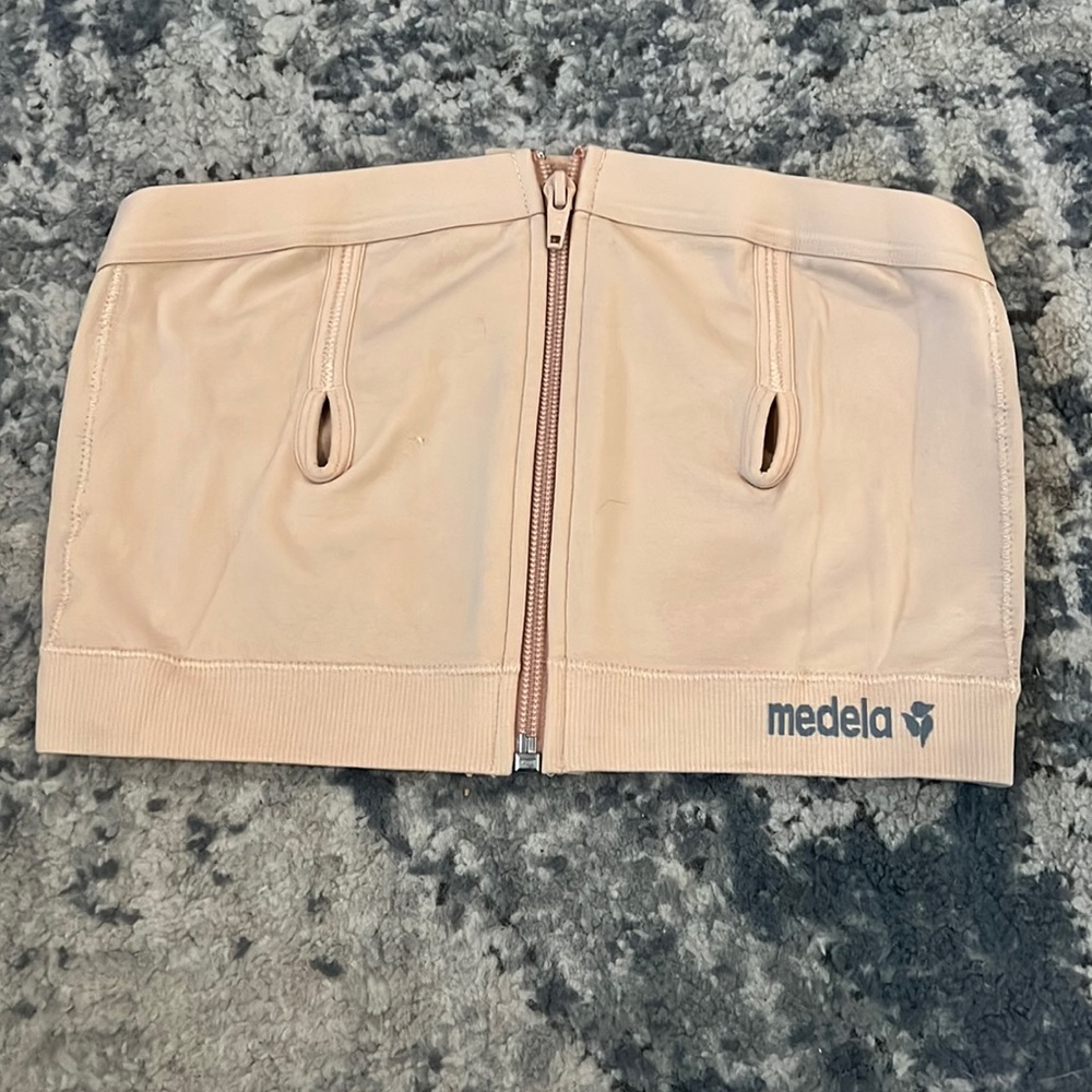 Medela 3 in 1 Pumping and Nursing Bra, Hands Free Pumping Bustier